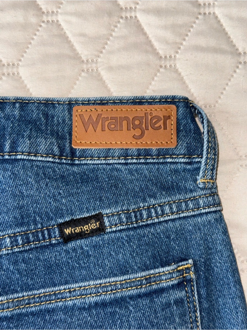 NWT Wrangler High-Rise Fierce Flare Jeans Women's Size 4/27x32 Medium Wash - Picture 4 of 6